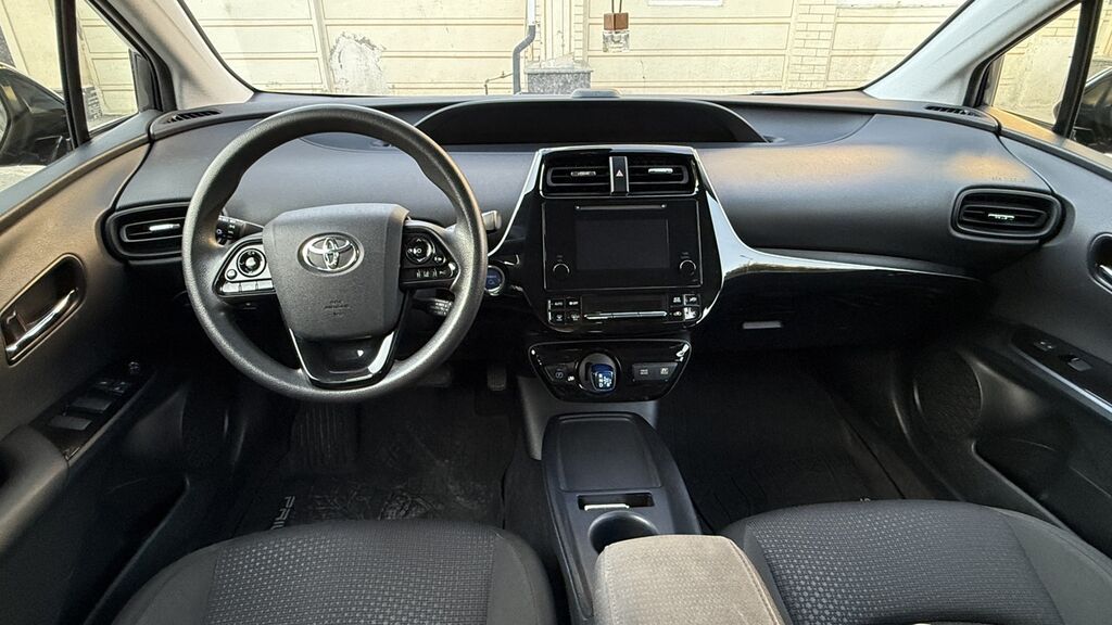 Toyota Prius: 2019 г., 1.8 л, Вариатор, Гибрид, Лифтбек — фото 7