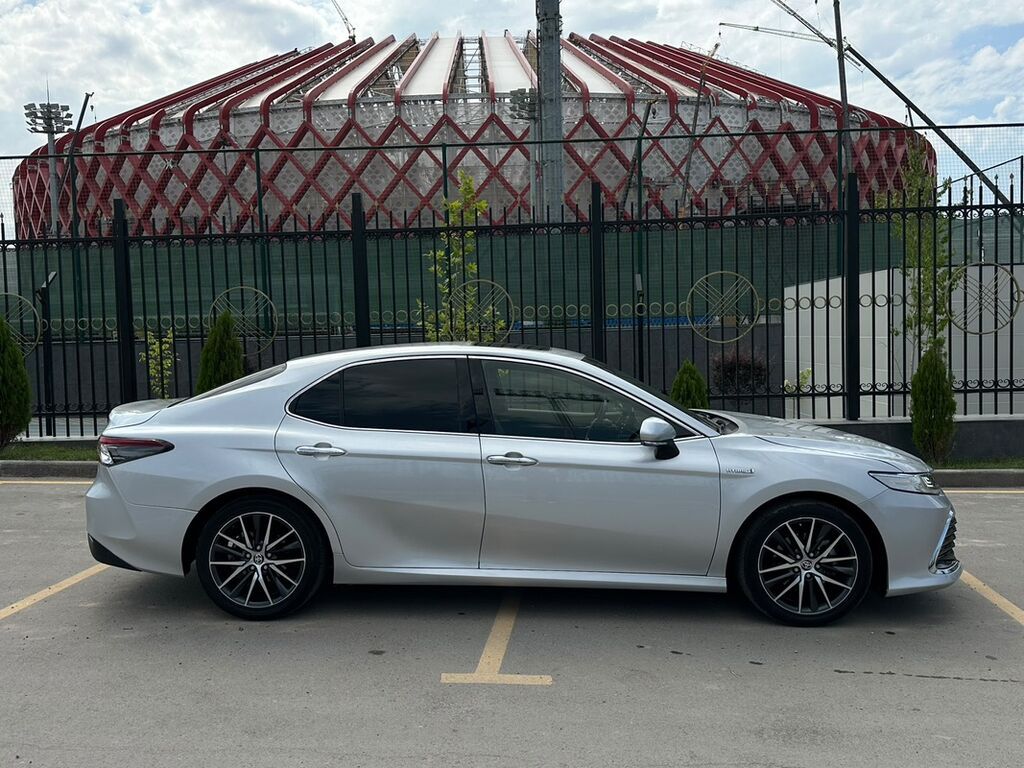 Toyota Camry: 2021 г., 2.5 л, Автомат, Гибрид, Седан: фото 7