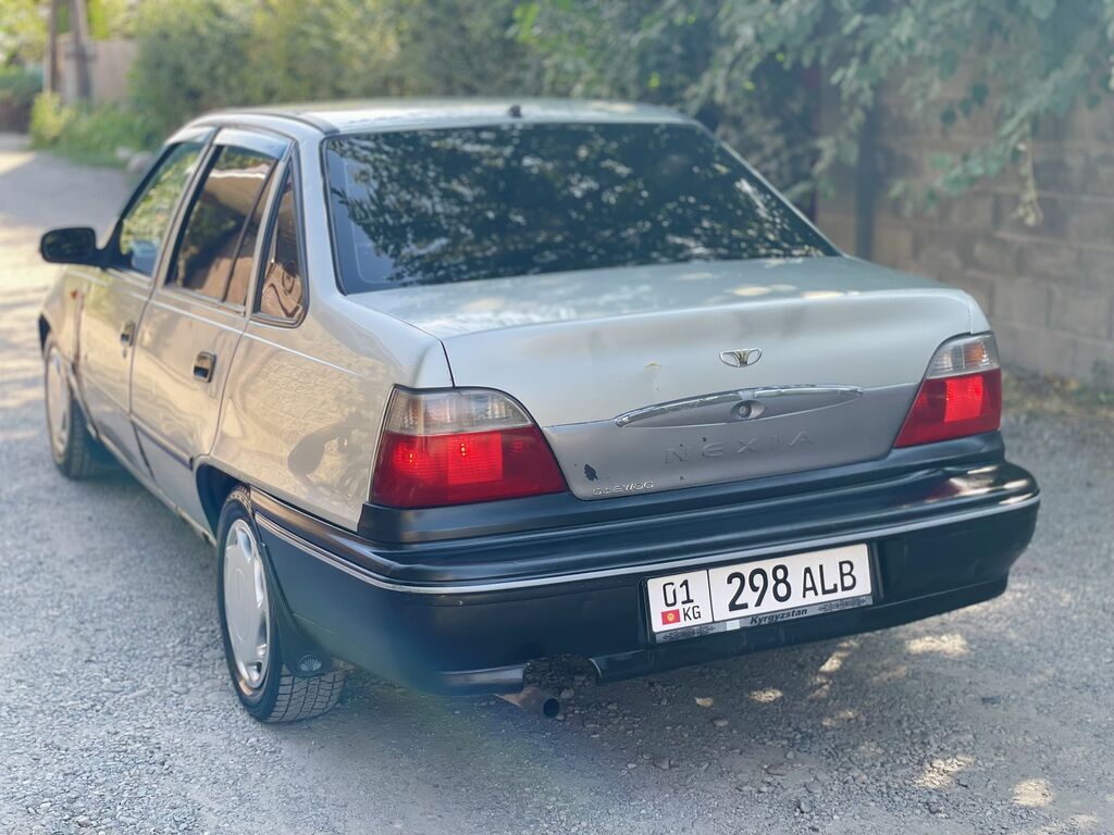 Daewoo Nexia: 2008 г., 1.6 л, Механика, Бензин, Седан: фото 2