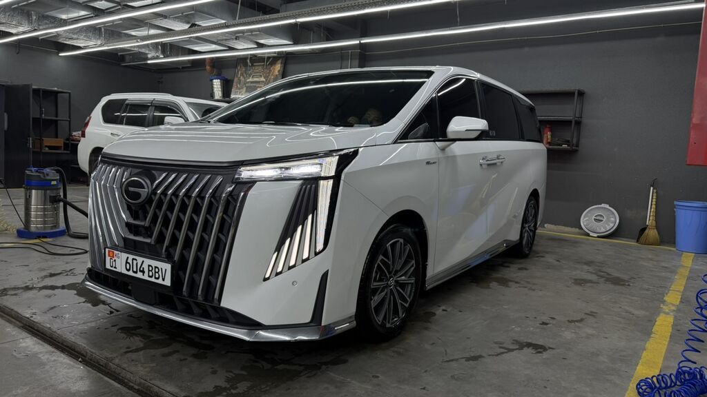GAC M8 (новое поколение) — премиальный 7-местный минивэн
