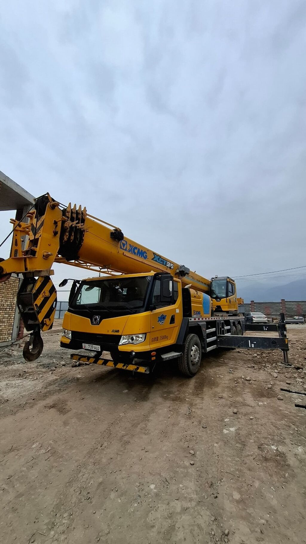 Автокран XCMG XZJ5315 (грузоподъёмность до 35 т) — услуги спецтехники: фото 2