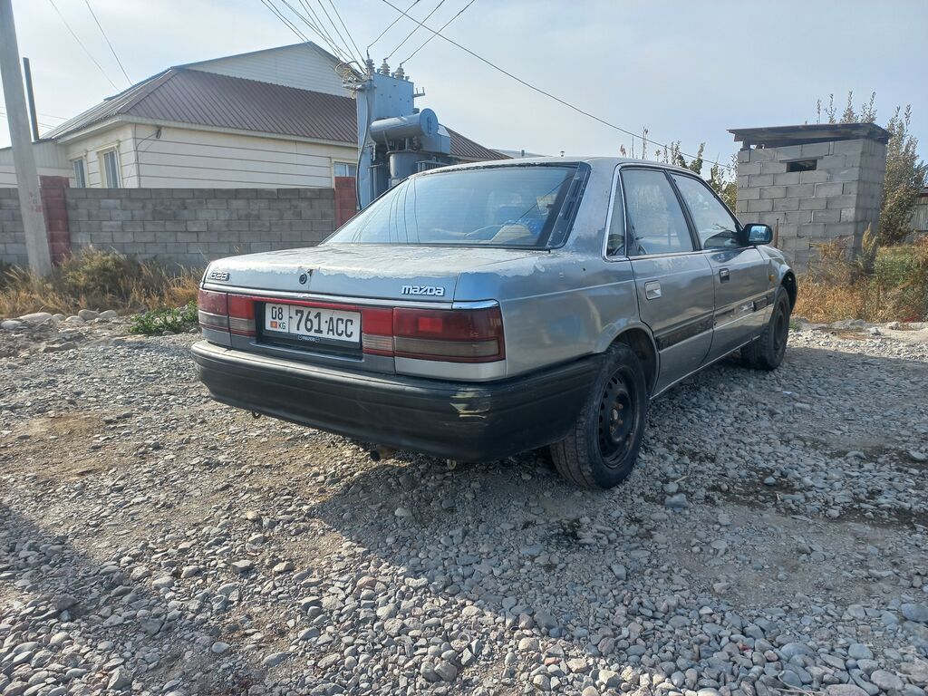 Mazda 626: 1988 г., 2 л, Механика, Бензин, Седан: фото 2