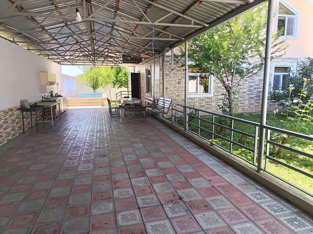 Qəbələ, 90 kv. m, 4 otaqlı, Hovuzlu, Artezian quyusu, İnternet, Telefon