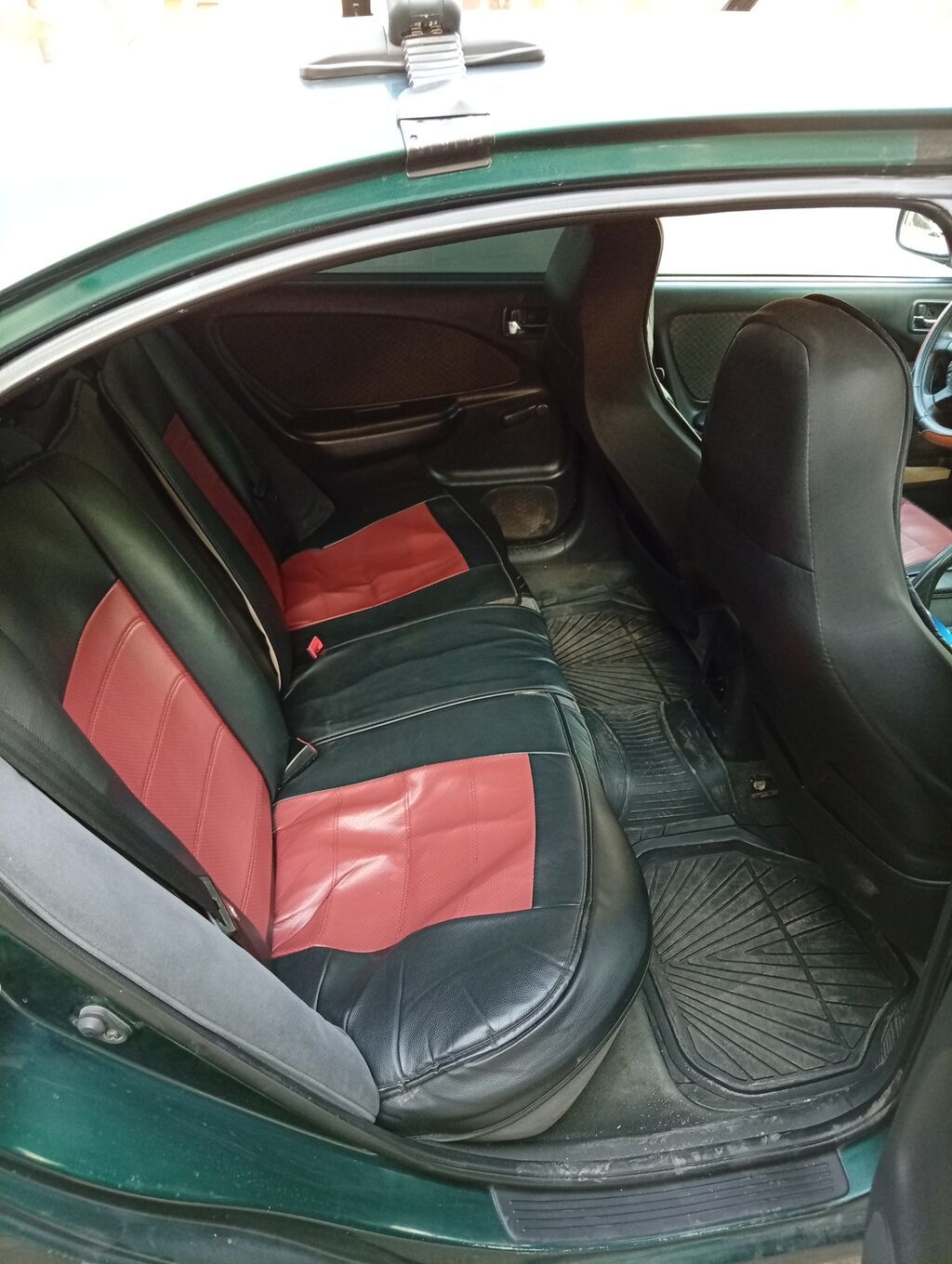 Toyota Avensis: 2000 г., 1.8 л, Механика, Газ, Седан: фото 4