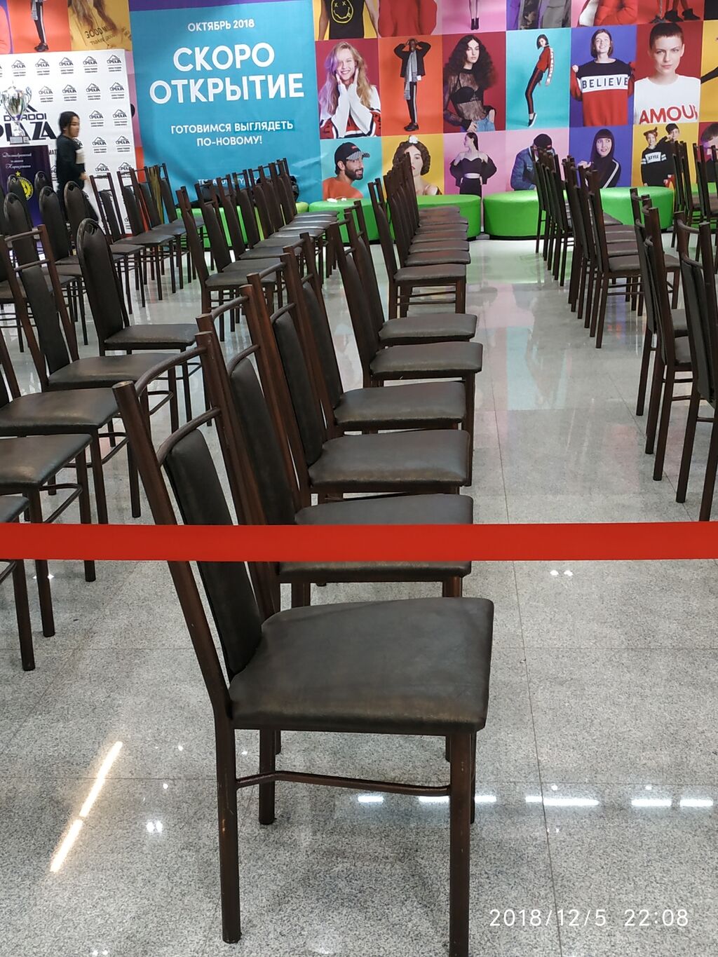 Столы со стульями на мероприятие. Столы и стулья напрокат. Стулья для шатров. Стулья Бишкек.