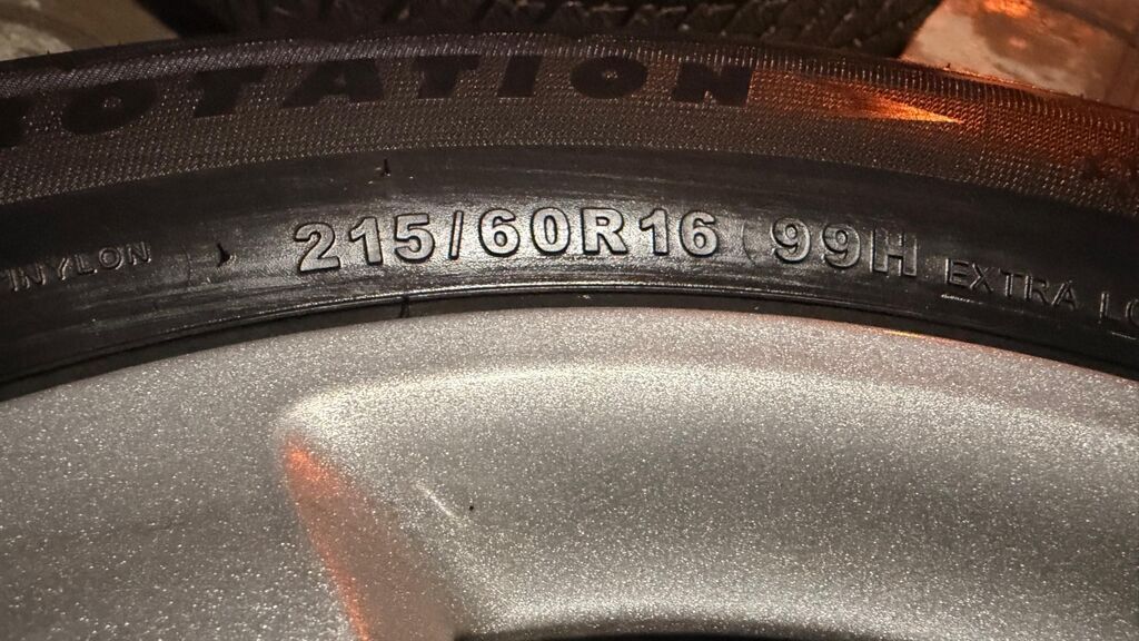 Диски Mercedes с шинами 215/60/R16 Зимний комплект. Состояние: фото 5