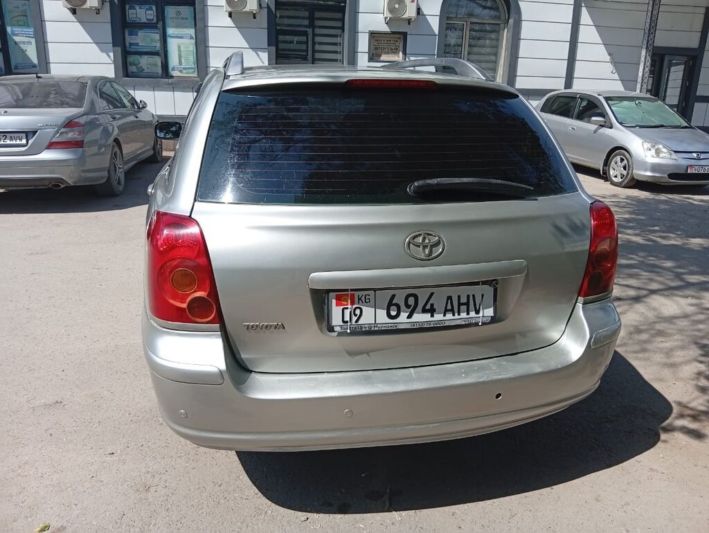 Toyota Avensis: 2004 г., 1.8 л, Автомат, Бензин, Универсал: фото 3