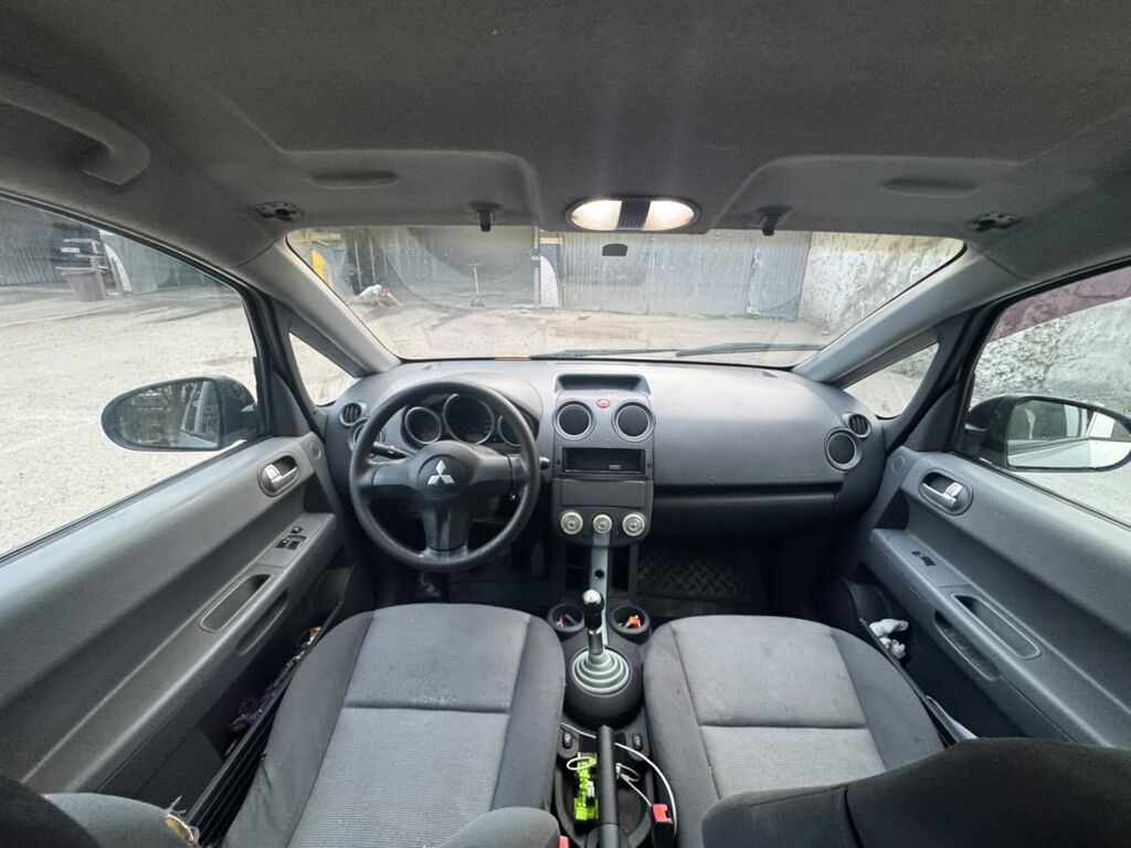Mitsubishi Colt: 2004 г., 1.3 л, Механика, Бензин, Хэтчбэк: фото 6