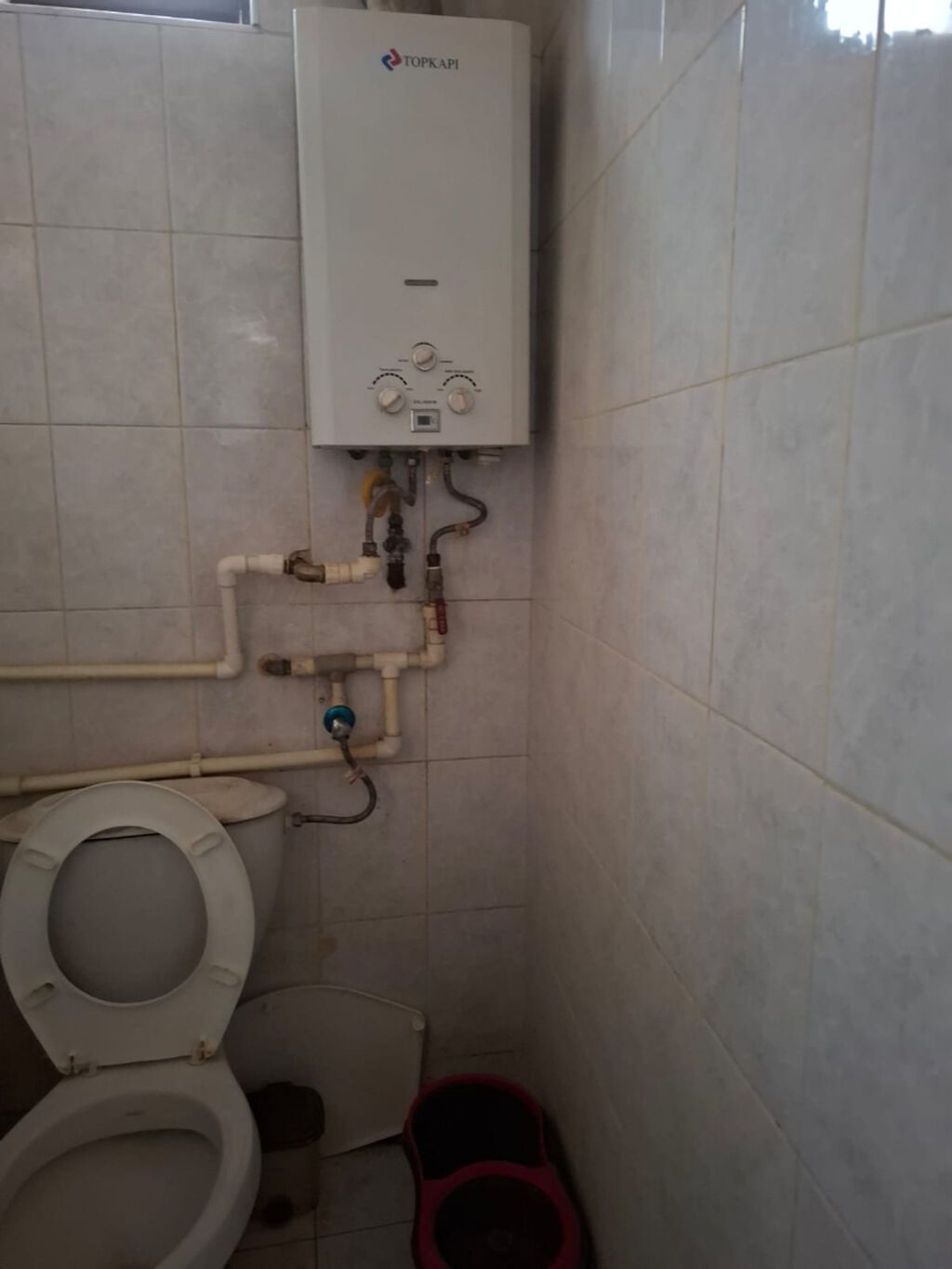 Seherin merkezinde. 28 may metrosunun teze cixisinin yaxinliginda