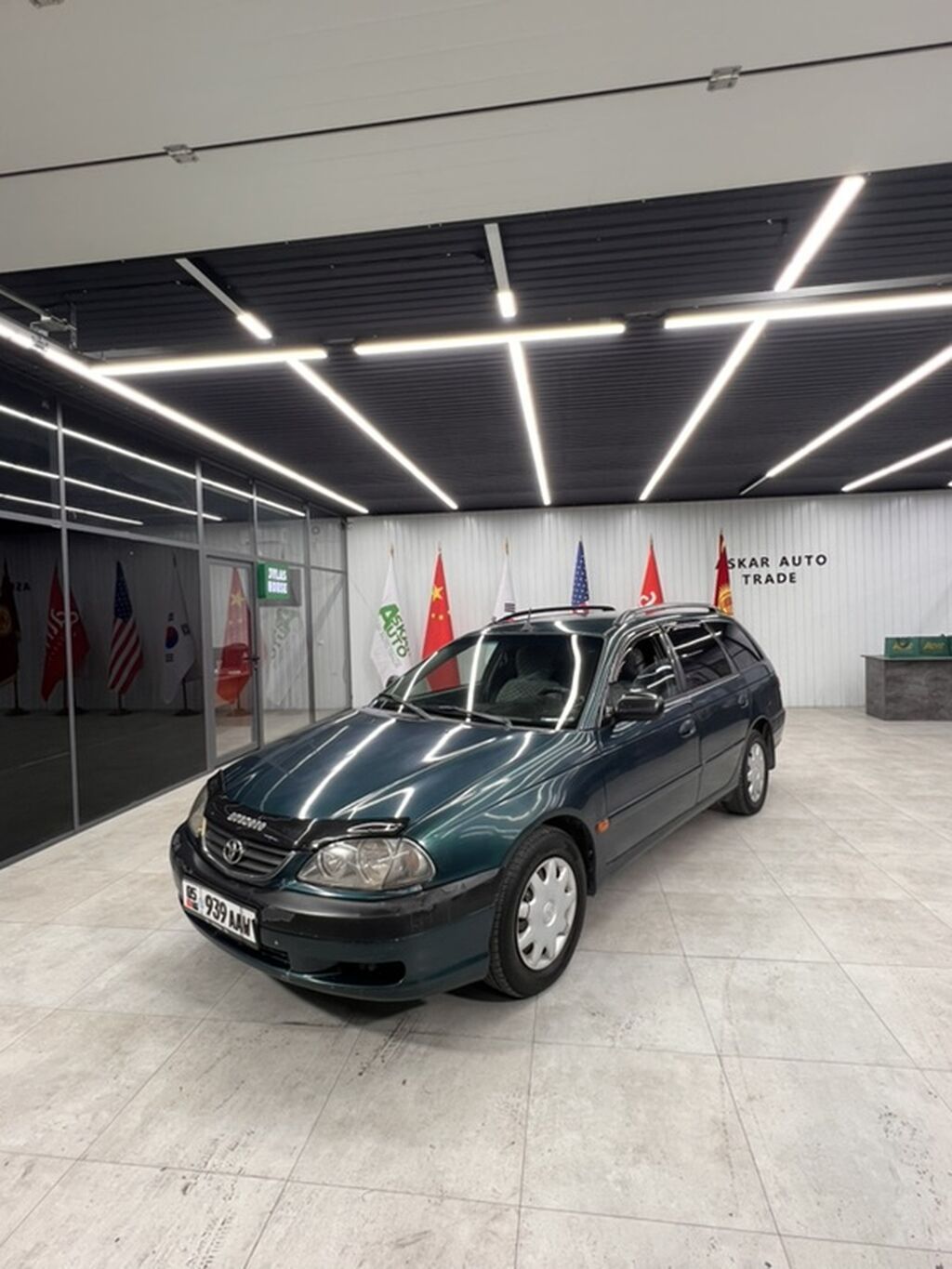 Toyota Avensis: 2001 г., 1.8 л, Механика, Бензин, Универсал: фото 2