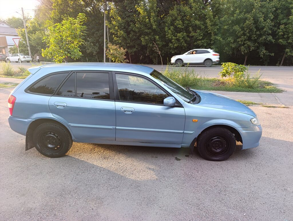 Mazda 323: 2003 г., 1.6 л, Механика, Бензин, Универсал: фото 4