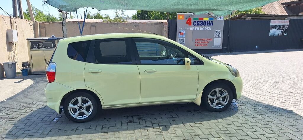 Honda Fit: 2002 г., 1.3 л, Вариатор, Хэтчбэк: фото 4
