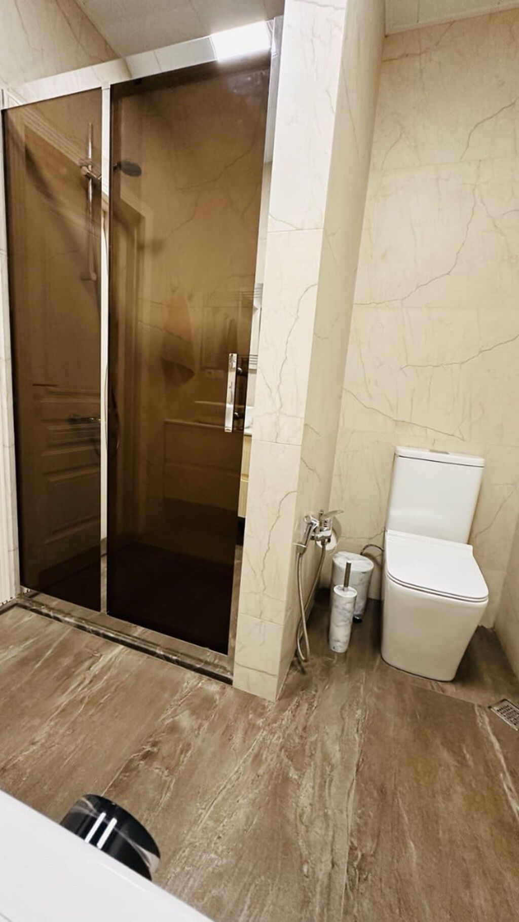 Renessans Palace yaşayış kompleksində, Elmlər Akademiyası metrosu