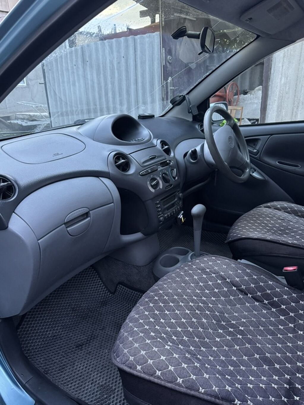 Toyota Vitz: 2001 г., 1 л, Автомат, Бензин, Хэтчбэк: фото 3