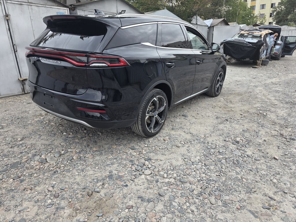 BYD Tang: 2022 г., 1.5 л, Автомат, Гибрид, Кроссовер: фото 3