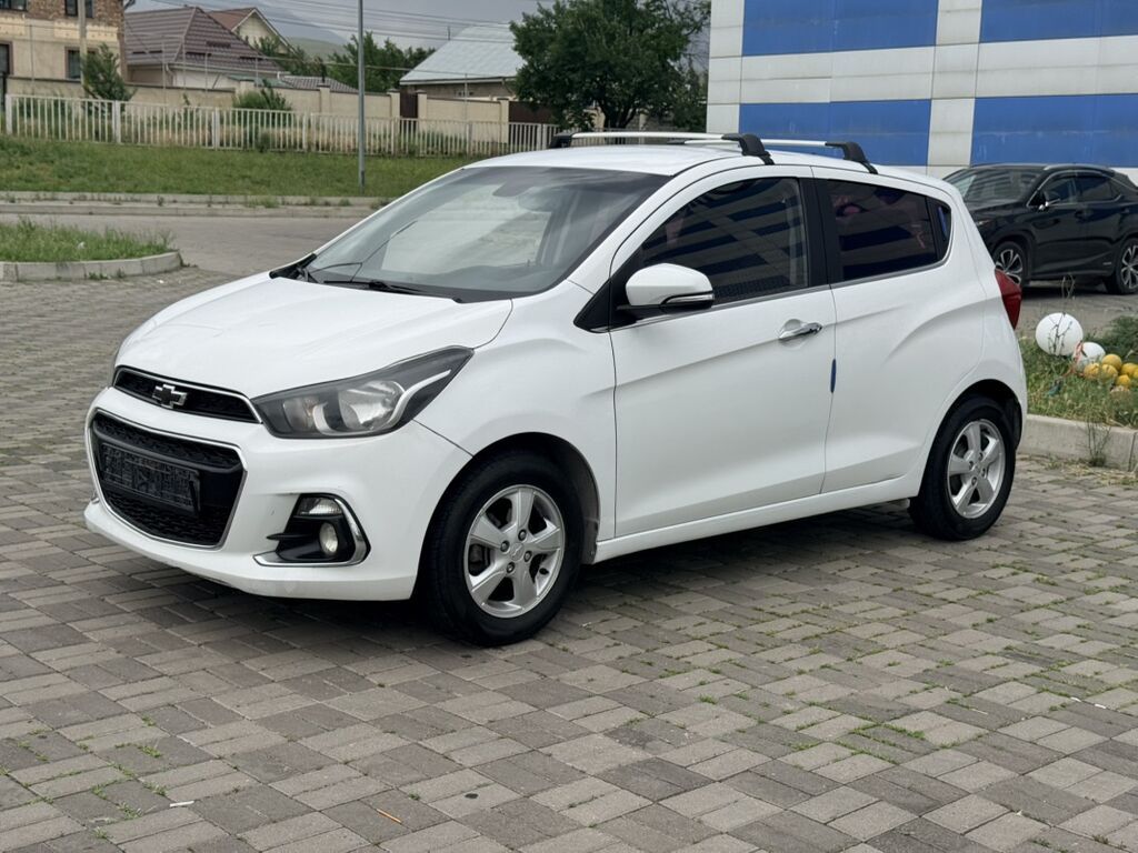 Chevrolet Spark: 2017 г., 1 л, Автомат, Бензин, Хэтчбэк: фото 3