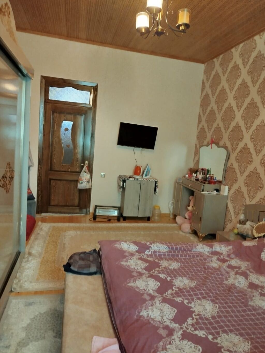 2 mərtəbəli həyət evi - Geniş həyətyanı sahə: yaşıllıq zolağı, üzüm