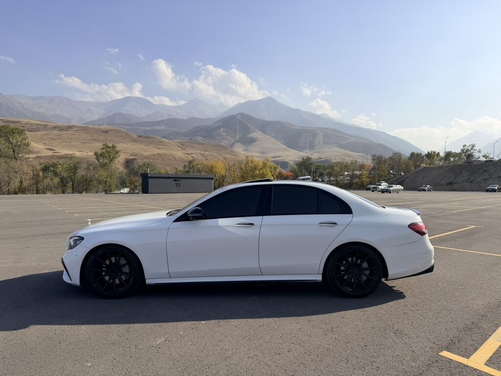 Mercedes-Benz E-Class: 2022 г., 2 л, Бензин, Седан: фото 3