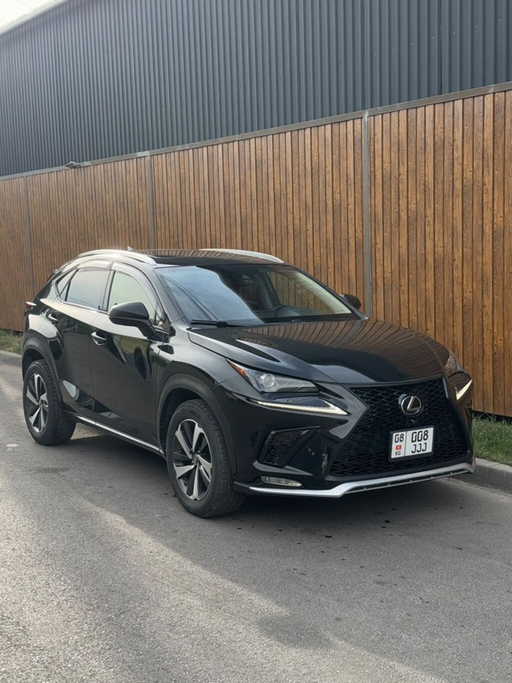 Lexus NX: 2020 г., 2 л, Автомат, Бензин, Кроссовер: фото 2