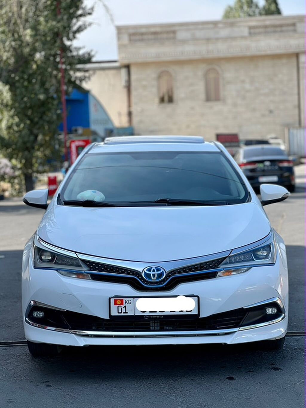 Toyota Corolla: 2019 г., 1.8 л, Вариатор, Гибрид, Седан: фото 1
