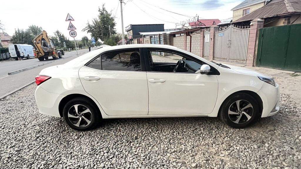 Toyota Levin: 2019 г., 1.8 л, Типтроник, Гибрид, Седан: фото 3