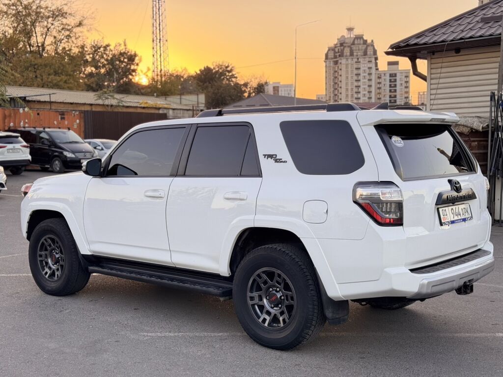 Toyota 4Runner: 2020 г., 4 л, Автомат, Бензин, Внедорожник: фото 4