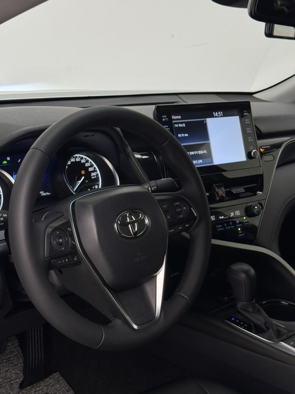Toyota Camry: 2022 г., 2.5 л, Автомат, Гибрид, Седан: фото 7