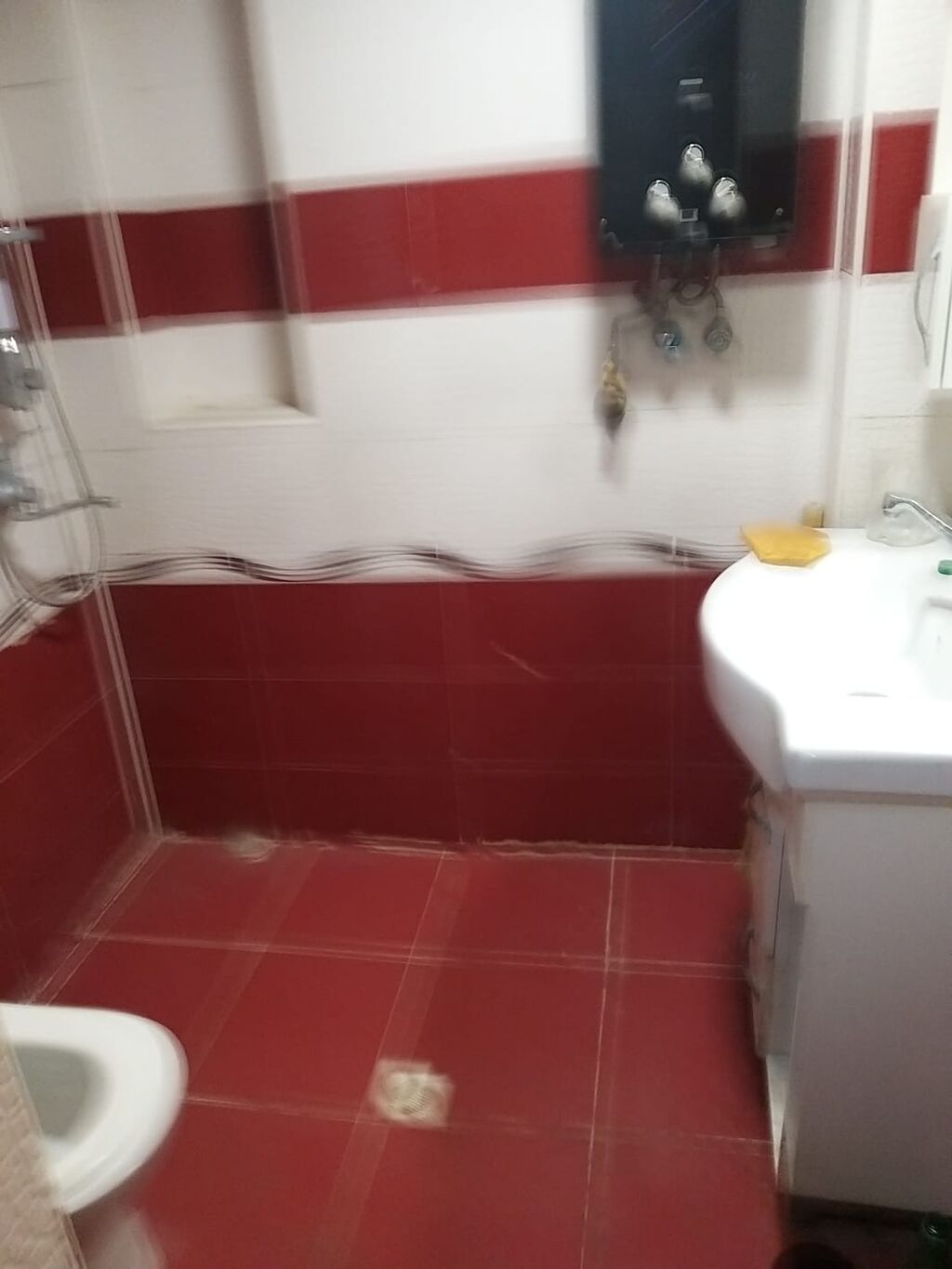 Azadliq prospekti metrosundan 10 deqiqelik mesafede 99 sayli mektebin