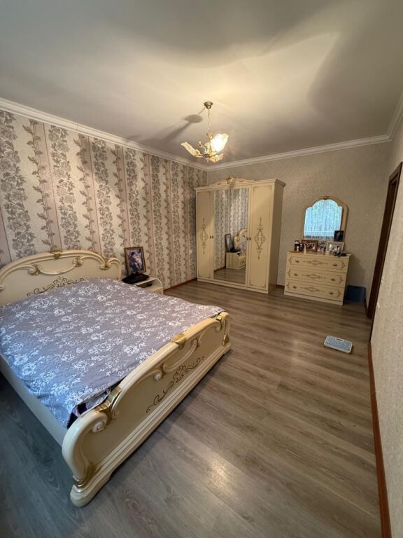 6 otaqlı, 150 kv. m, Yeni təmirli