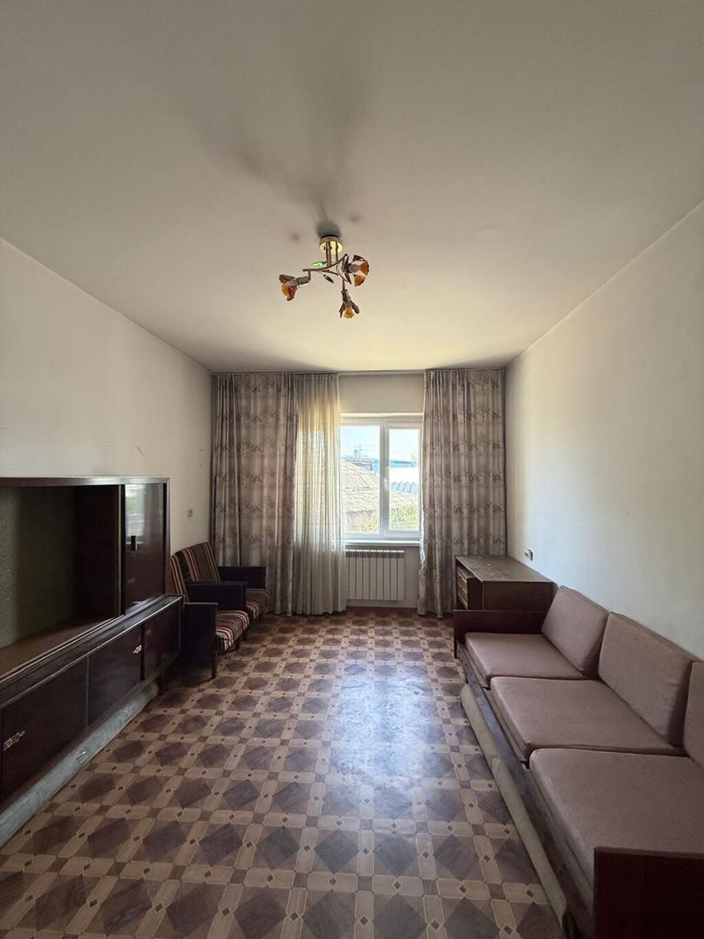 2 комнаты, 38 м², Киргизия 1 105 серия, 2 этаж, Старый ремонт: фото 1