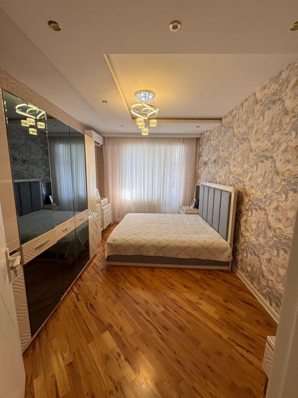 4 otaqlı, Yeni tikili, 135 kv. m