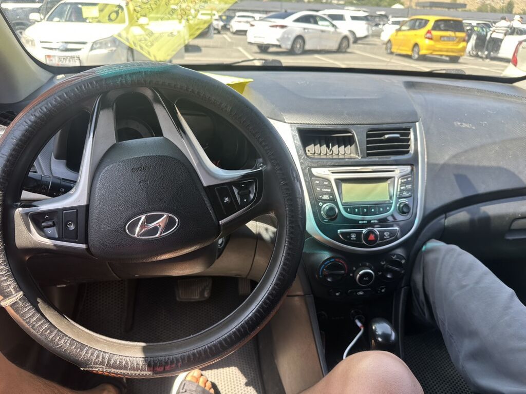 Hyundai Solaris: 2013 г., 1.4 л, Автомат, Бензин, Седан — фото 5