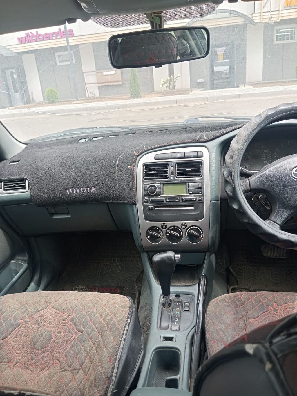 Toyota Avensis: 2002 г., 1.8 л, Автомат, Бензин, Седан — фото 5