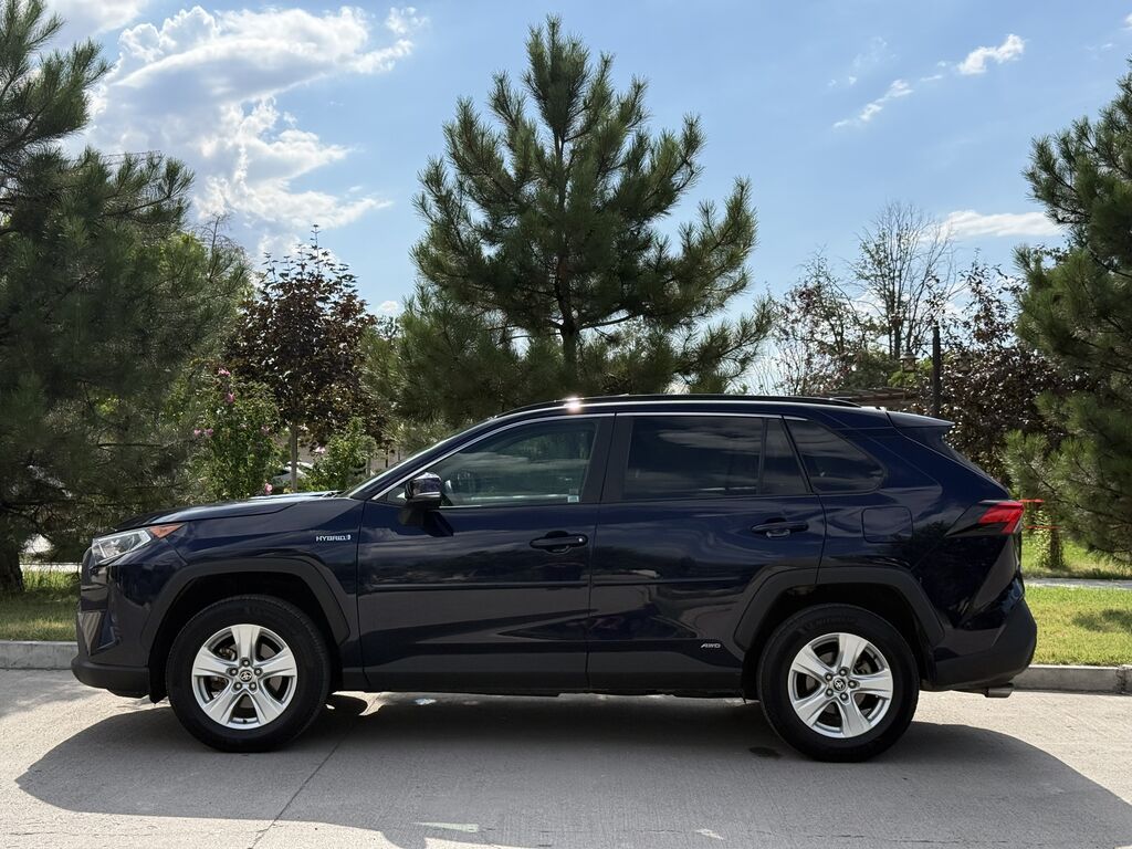 Toyota RAV4: 2021 г., 2.5 л, Автомат, Гибрид, Кроссовер: фото 8
