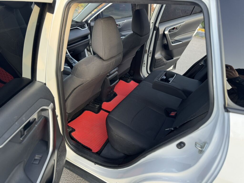 Toyota RAV4: 2019 г., 2.5 л, Автомат, Бензин, Кроссовер: фото 8