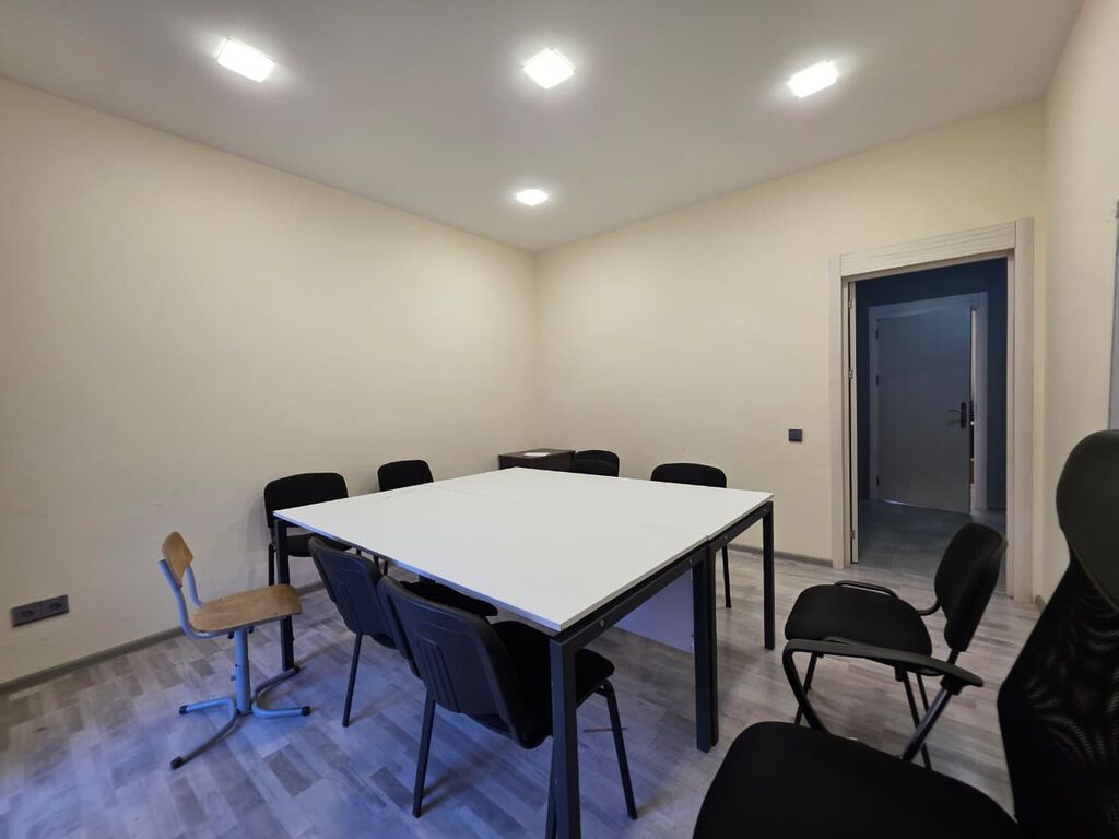 Ağ Şəhərdə ofis icarəyə verilir Ünvan: Ağ Şəhər Sahə: 25 m² Qiymət