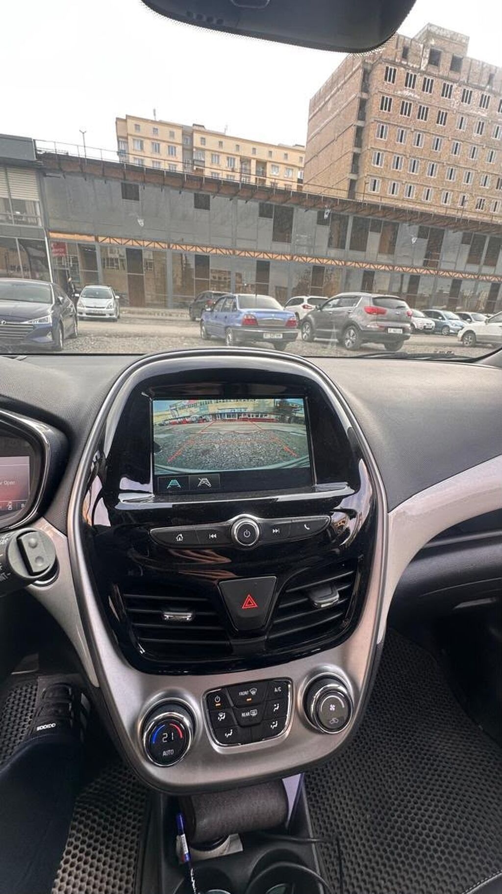 Chevrolet Spark: 2015 г., 1 л, Автомат, Бензин, Хэтчбэк: фото 3
