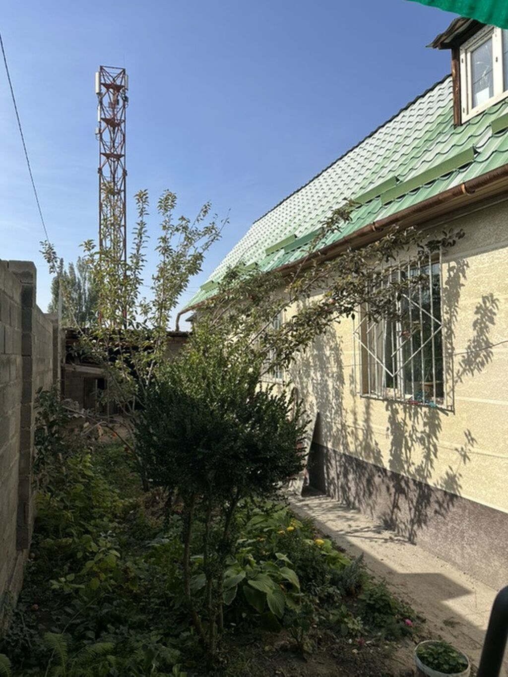 Продается дом 160 кв. м (1.5 кирпича, 1 этаж + мансарда) на угловом: фото 2