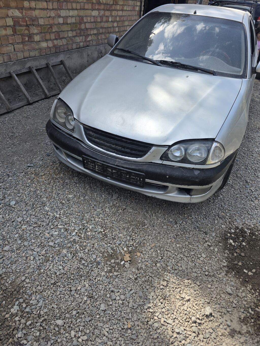 Toyota Avensis: 1998 г., Бензин, Хэтчбэк: фото 2