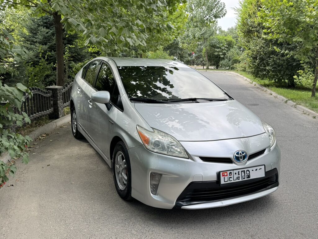Toyota Prius: 2012 г., 1.8 л, Автомат, Гибрид, Лифтбек: фото 2