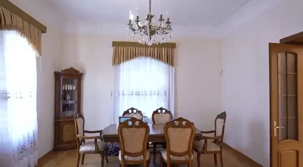 Qaraçuxur qəs. 6 otaqlı, 350 kv. m, Yeni təmirli
