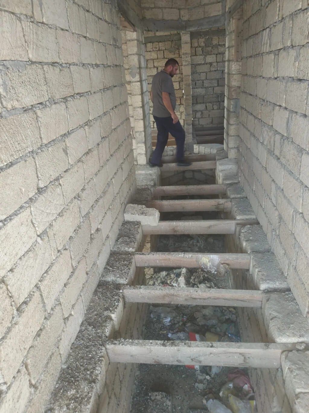 Hökməli 3 otaqlı, 90 kv. m, Təmirsiz