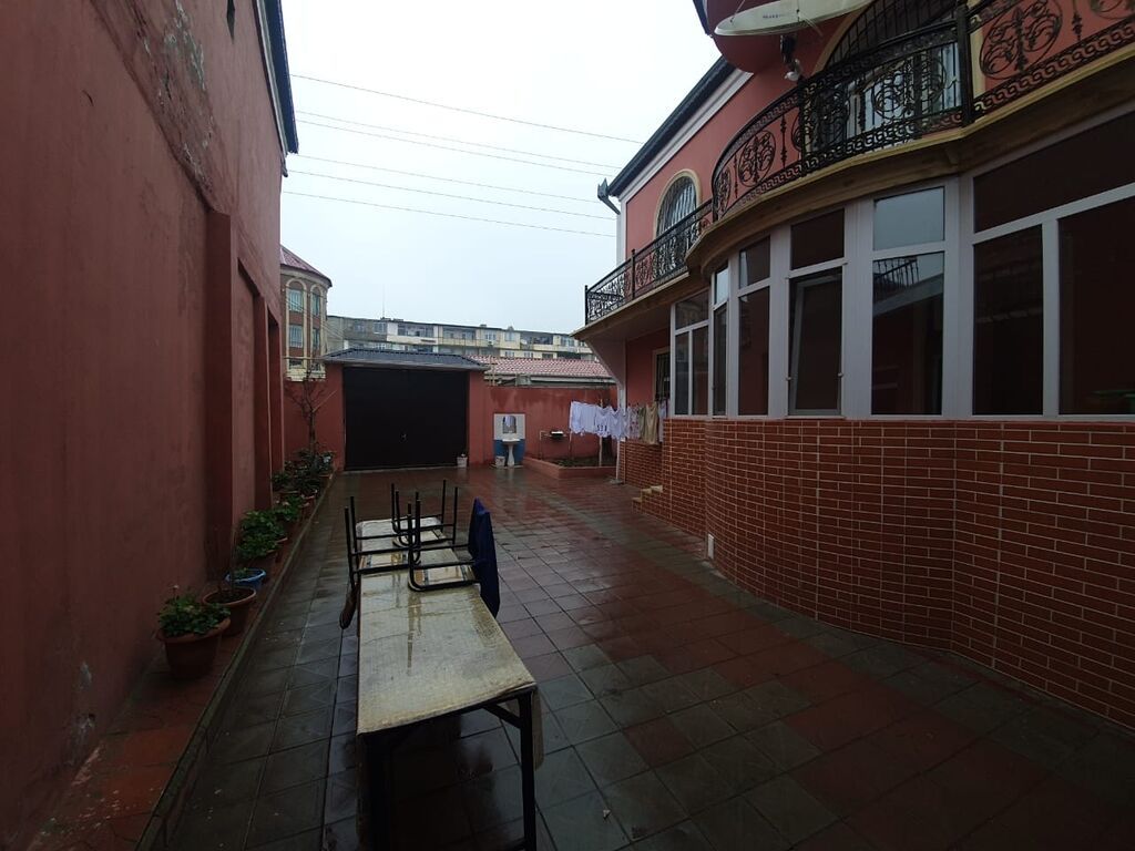 Bakıxanov qəs. 6 otaqlı, 200 kv. m, Yeni təmirli