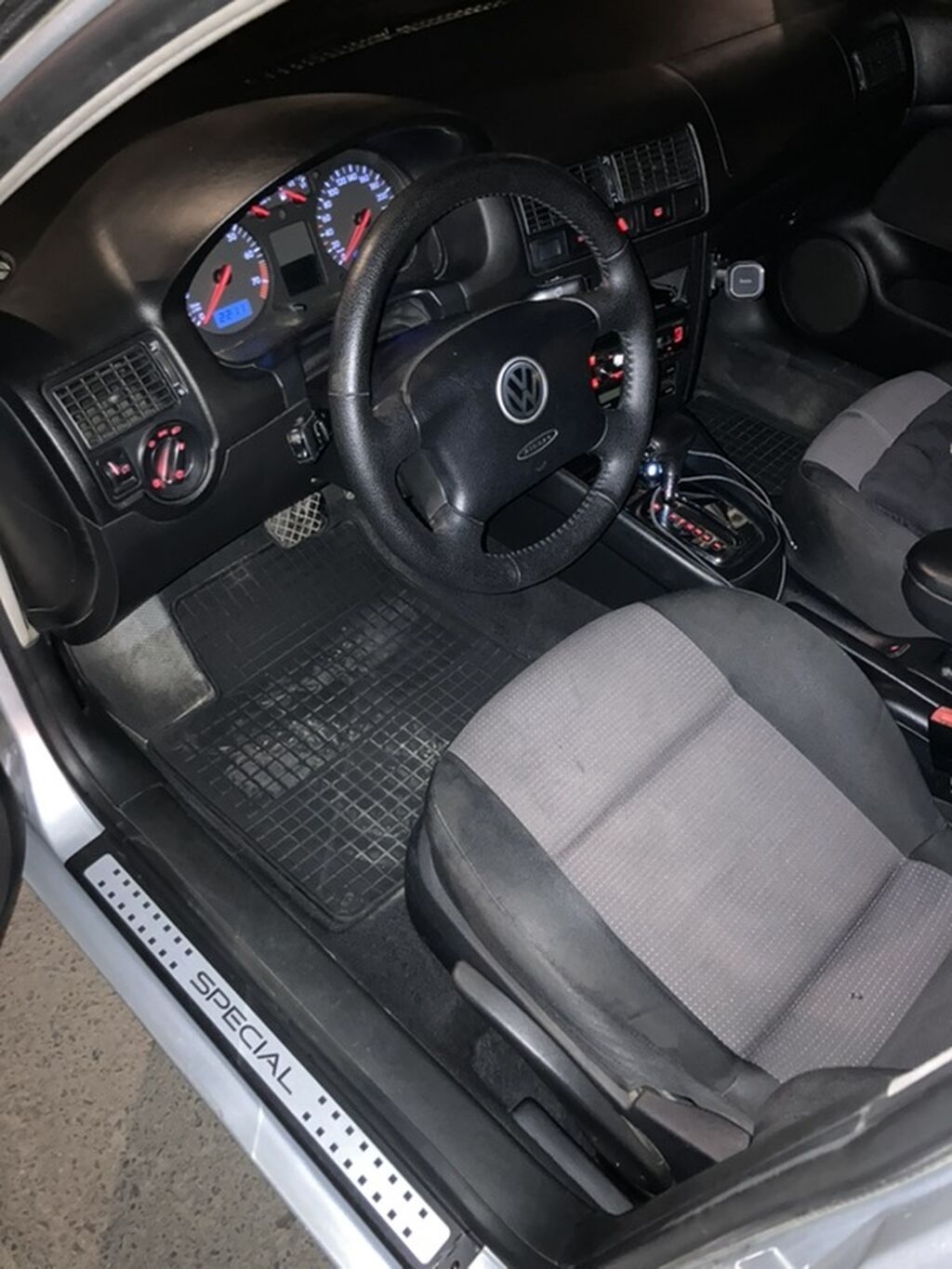 Volkswagen Golf: 2002 г., 1.6 л, Автомат, Бензин, Хэтчбэк: фото 6