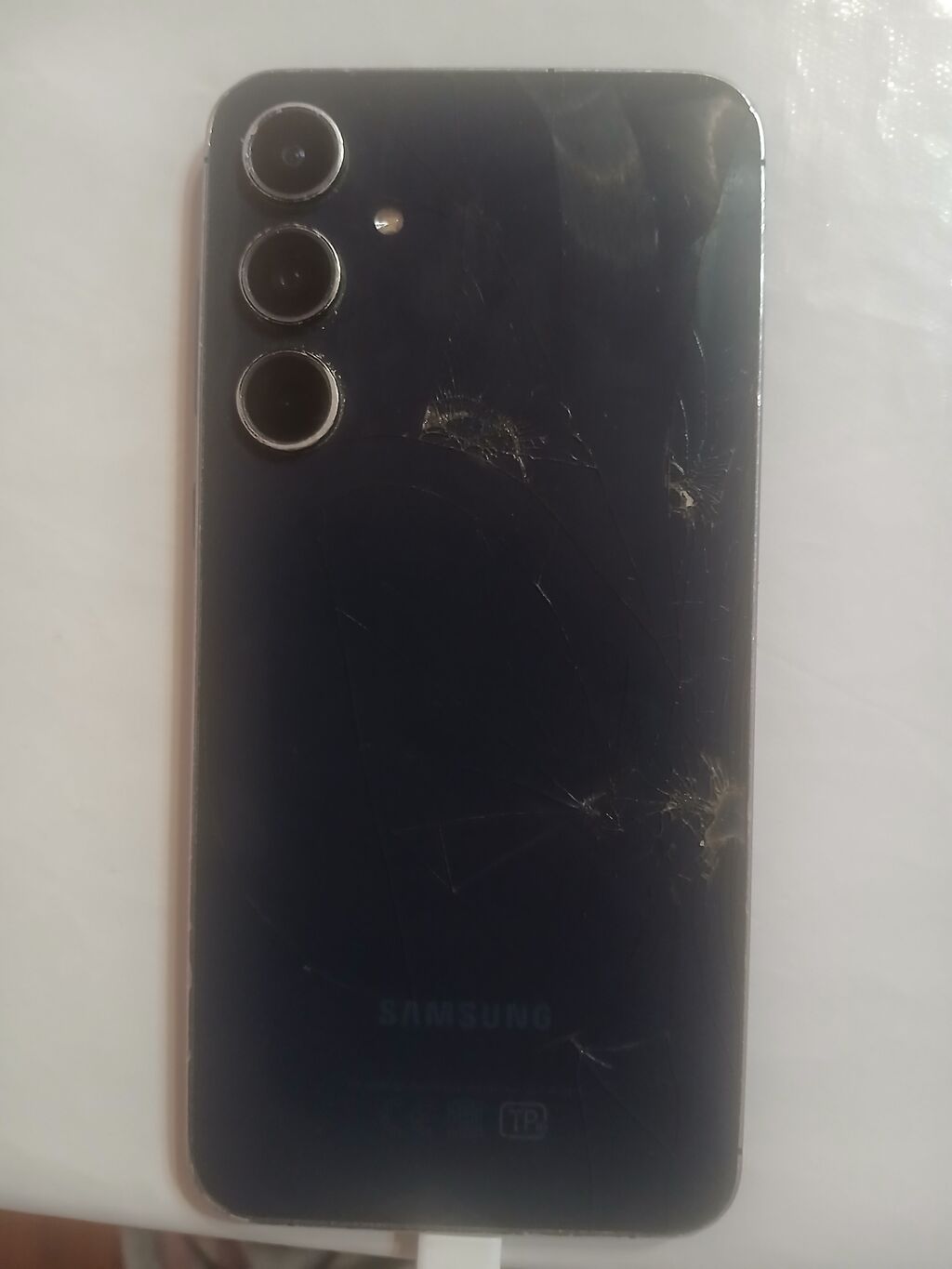 Смартфон Samsung Galaxy A55 (серия с тремя раздельными камерами) в: фото 2
