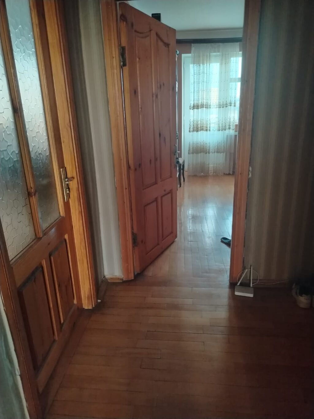 Kirayə üçün 2 otaqlı mənzil - Planlanma: ayrı mətbəx, geniş dəhliz, 2