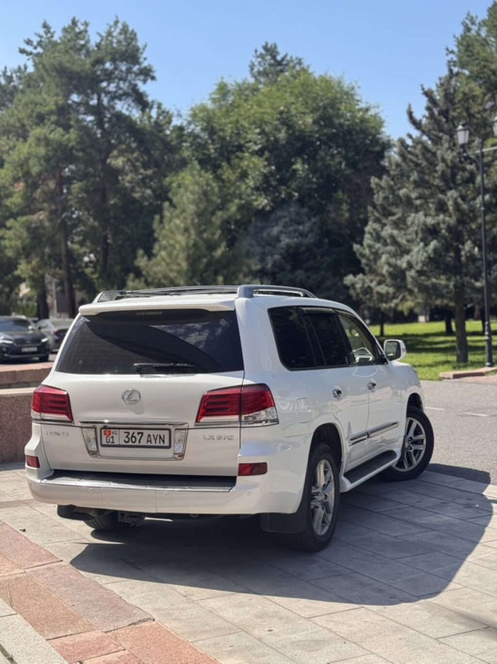 Lexus LX: 2013 г., 5.7 л, Автомат, Газ, Внедорожник: фото 2