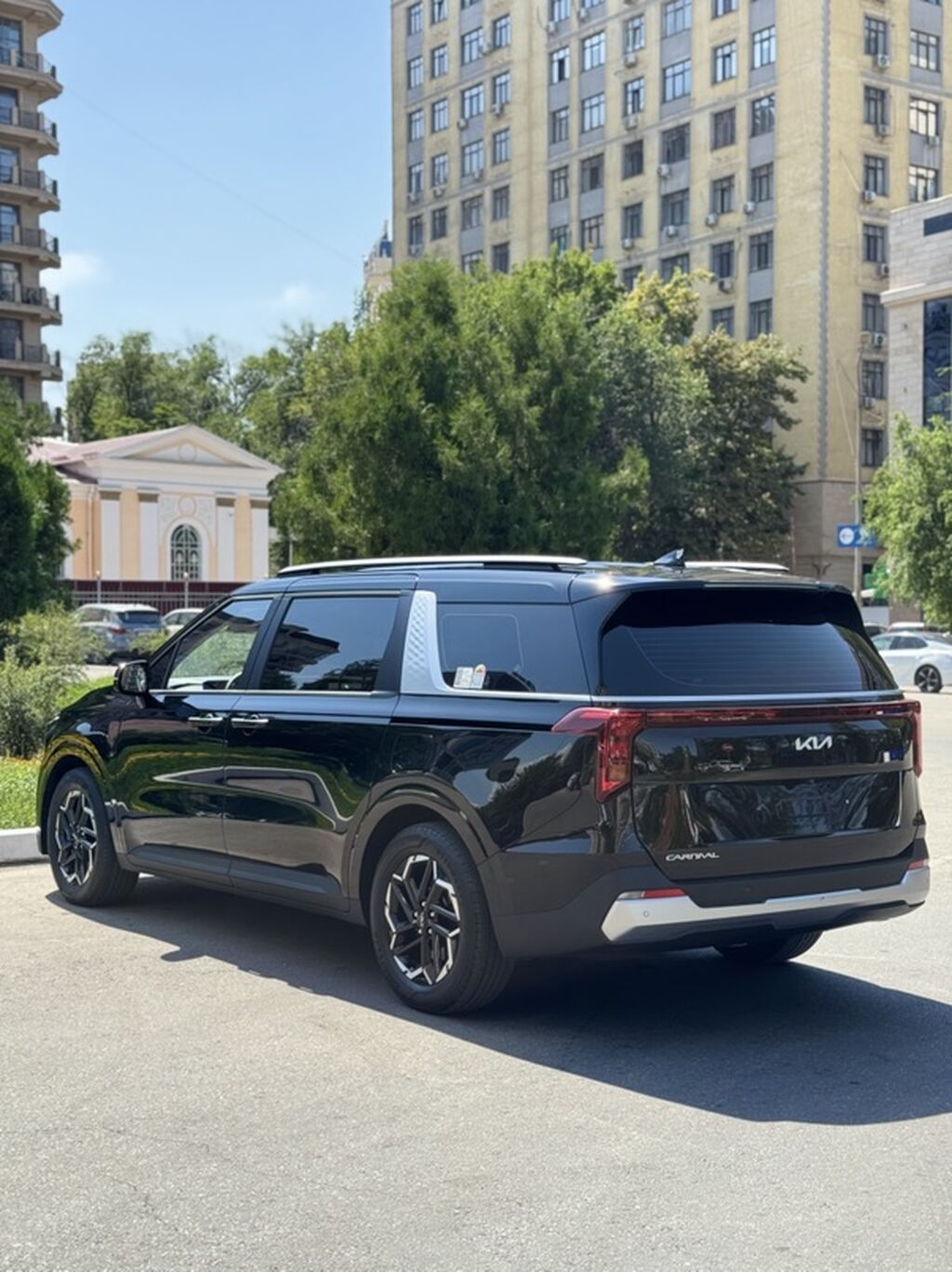 Kia Carnival: 2024 г., 3.5 л, Автомат, Бензин, Минивэн — фото 5