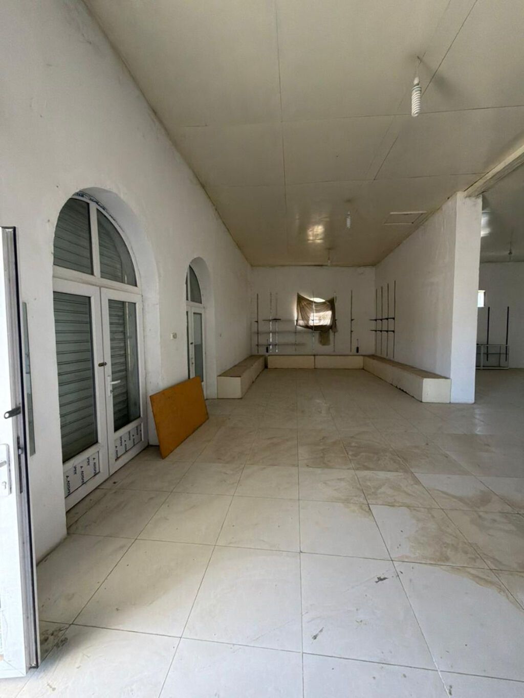 Bakı-Qazax magistralında TƏCİLİ! Sənədli, yol kənarı 286 m² universal