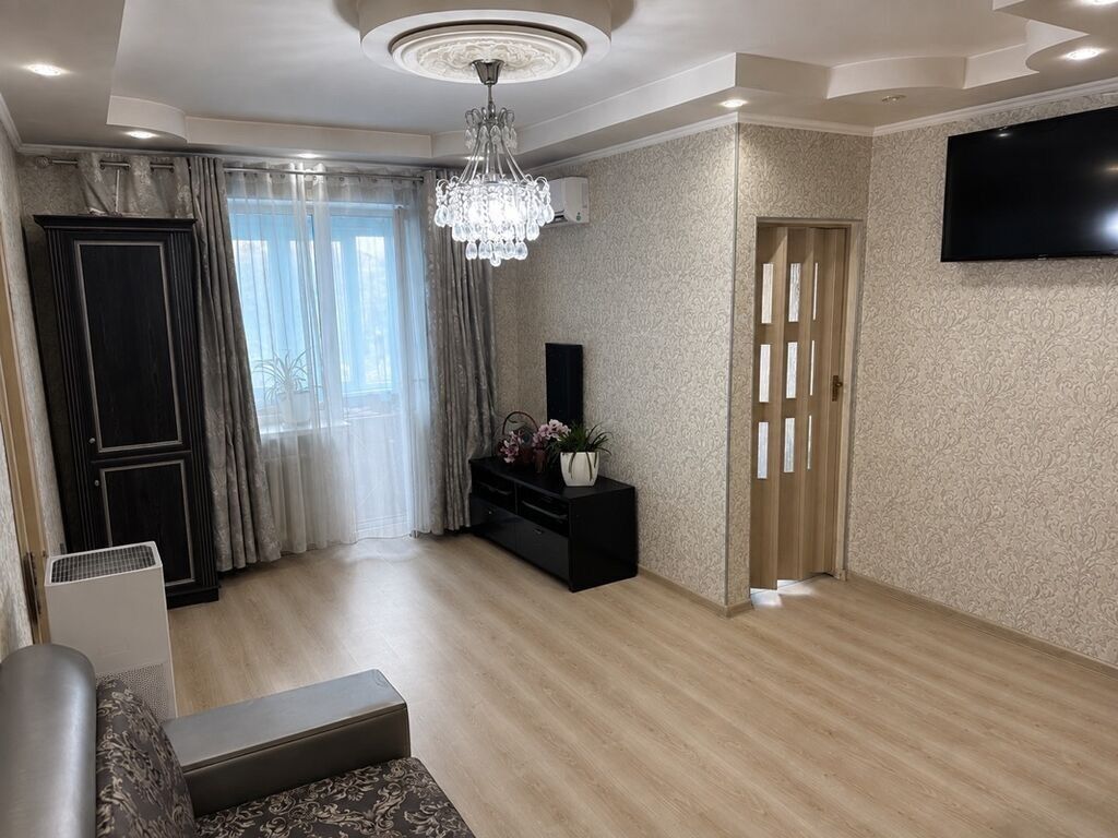 2 комнаты, 42 м², парк Фучика Хрущевка, 2 этаж, Дизайнерский ремонт: фото 2